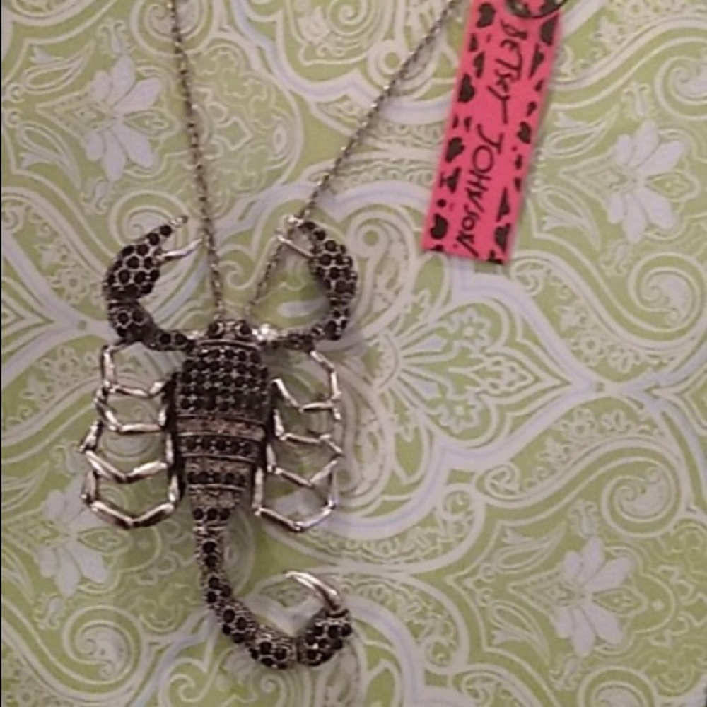Scorpion Pendant Necklace in Silver